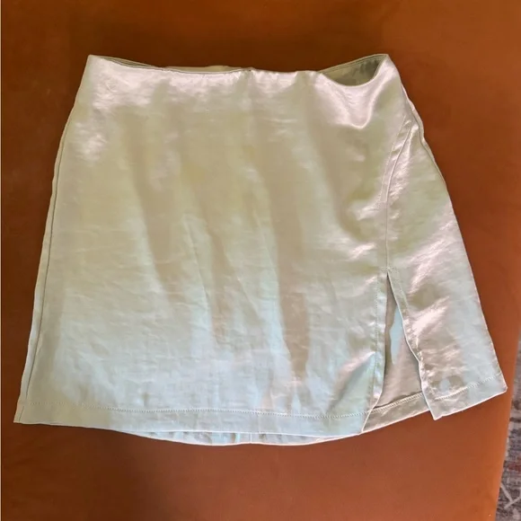 Forever 21 Satin High Waisted Mini Skirt in Light Green | M | NWT - Picture 3 of 7